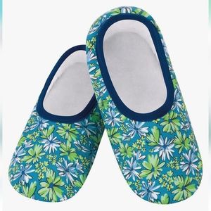 - SKINNIES COZY FOOT COVERS W/NON-SKID SOLES by SNOOZIES!  NWT